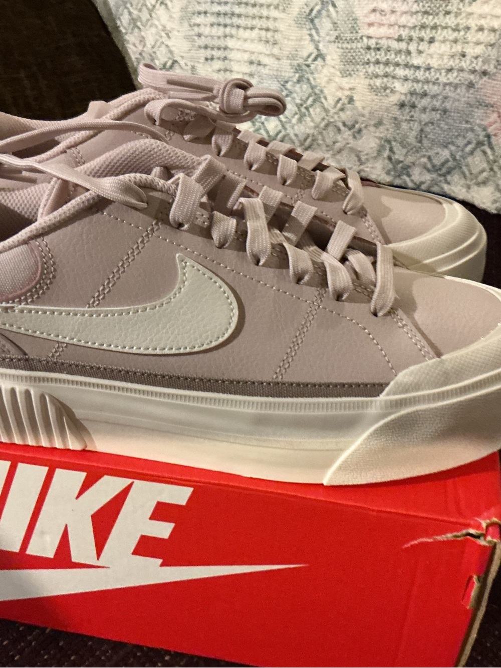 Nike Court Legacy Lift light pink color way. Women’s 8.5 Style DM7590 602. - Picture 3 of 8